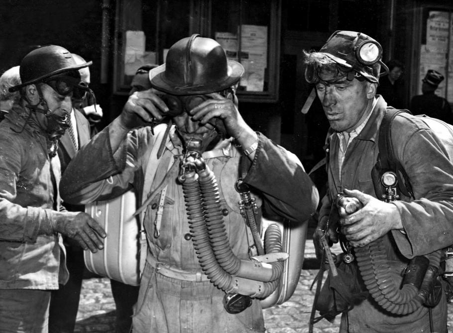 Mineurs avec leurs casques et masques