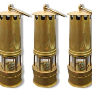 Objets liés au travail de la mine